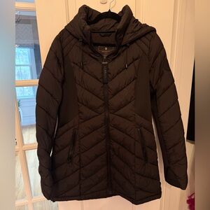 OUTDOORSY PUFFER PARKA - EUC BARELY WORN -Size L, hooded